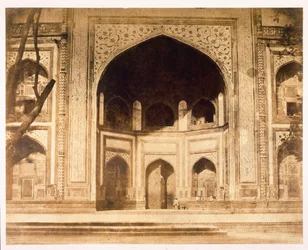 Buiten de Taj Mahal, waarschijnlijk geïllustreerd in 